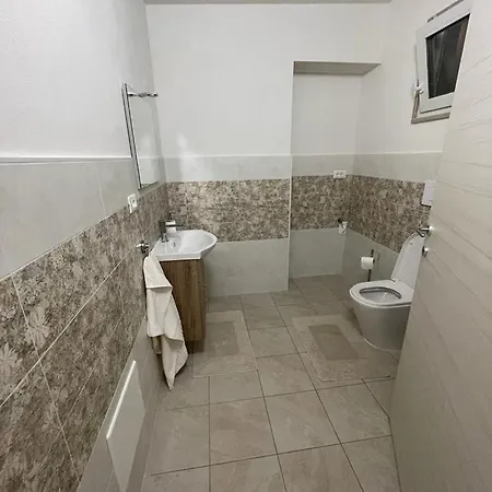 Lara - Mit Separatem Extra Mit Wc Und Dusche