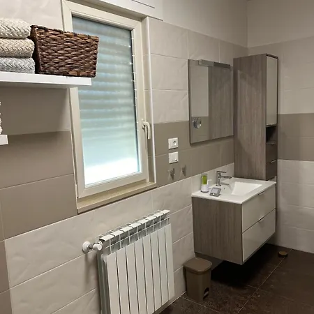 Lara - Mit Einliegerzimmer Mit Wc-dusche شقة
